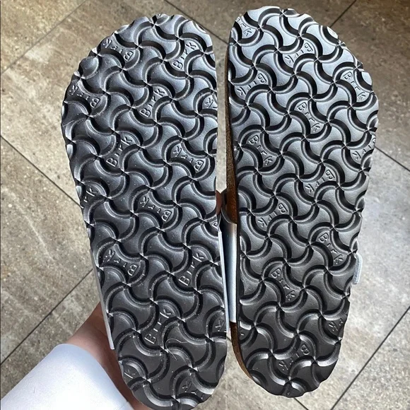 Birkenstock Gizeh BS Silver Sandals - Picture 3 of 8